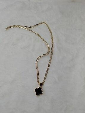 Fashion Jewelry Gold-Tone Chain with Black Clover Pendant